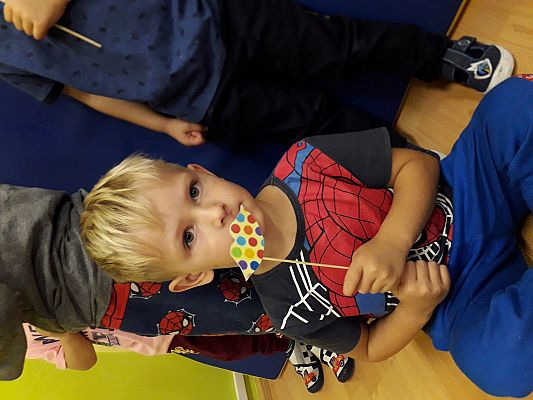 Grafika #9: Mali dżentelmeni