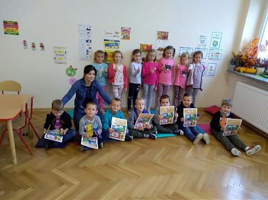 Grafika #10: "Dzień Chłopców w Mróweczkach i Jeżykach"