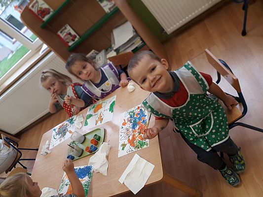 Grafika #2: Liski witają