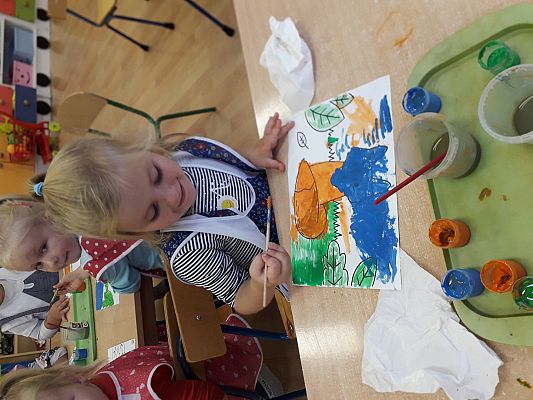 Grafika #1: Liski witają