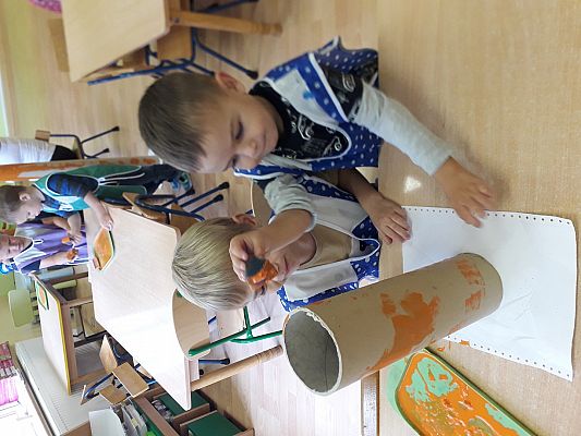 Grafika #16: Liski witają