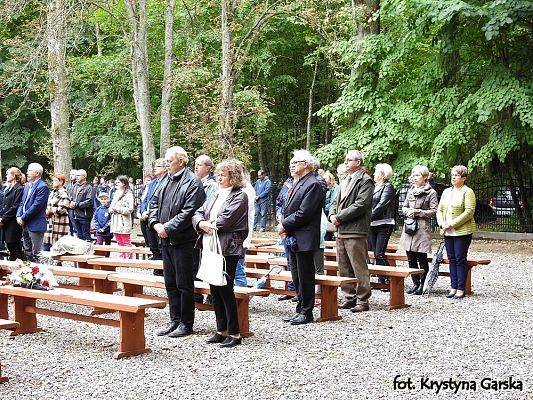 Grafika #9: Uroczystość ku czci Ofiar Marszu Śmierci KL Stutthof w Krępie Kaszubskiej.