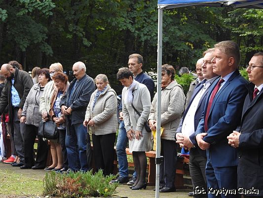 Grafika #21: Uroczystość ku czci Ofiar Marszu Śmierci KL Stutthof w Krępie Kaszubskiej.