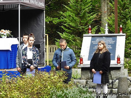 Grafika #18: Uroczystość ku czci Ofiar Marszu Śmierci KL Stutthof w Krępie Kaszubskiej.