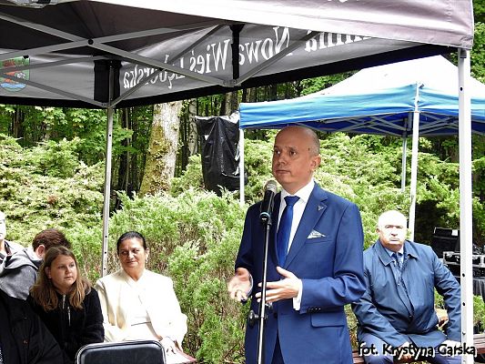 Grafika #29: Uroczystość ku czci Ofiar Marszu Śmierci KL Stutthof w Krępie Kaszubskiej.