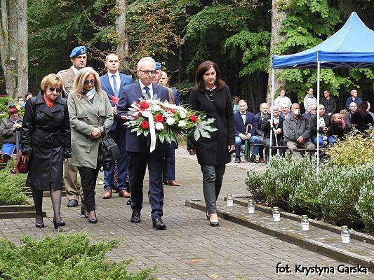 Grafika #0: Uroczystość ku czci Ofiar Marszu Śmierci KL Stutthof w Krępie Kaszubskiej.