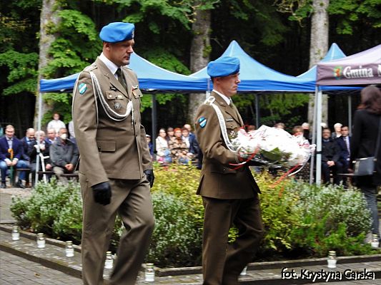 Grafika #13: Uroczystość ku czci Ofiar Marszu Śmierci KL Stutthof w Krępie Kaszubskiej.