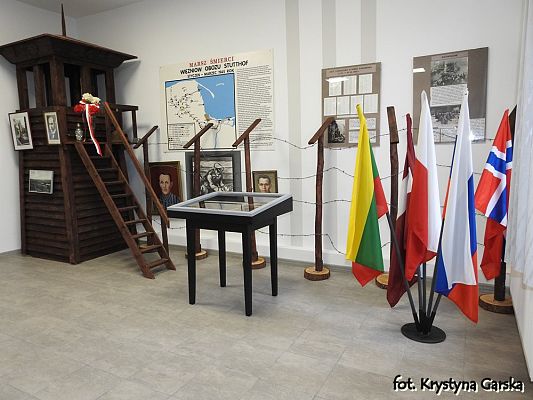 Grafika #3: Uroczystość ku czci Ofiar Marszu Śmierci KL Stutthof w Krępie Kaszubskiej.