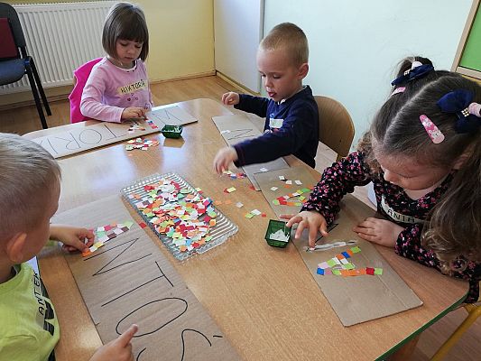 Grafika #17: Sówki w świecie liter.