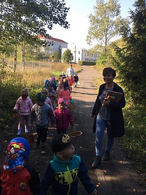 Grafika #16: Pierwszy Dzień Jesieni. Wielkie grzybobranie Lisków i Sówek