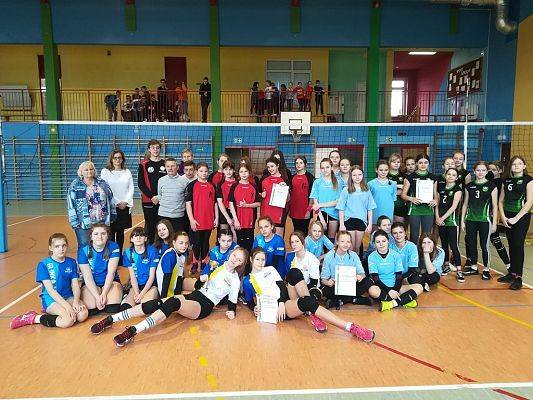 Grafika #0: II miejsca w powiecie naszych siatkarek i siatkarzy