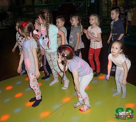 Grafika #1: Przedszkolaki w "Amazonii"