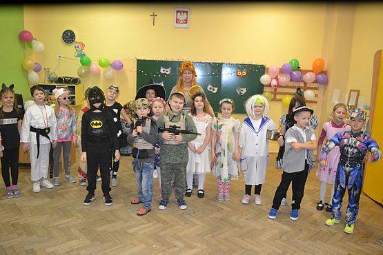 Grafika #5: Bal karnawałowy