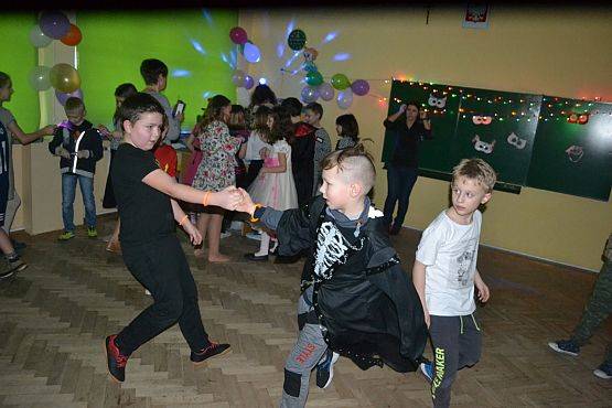 Grafika #2: Bal karnawałowy