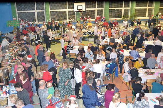 Grafika #27: VI Rodzinny Kiermasz Świąteczny