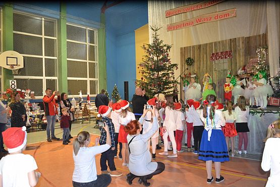Grafika #36: VI Rodzinny Kiermasz Świąteczny