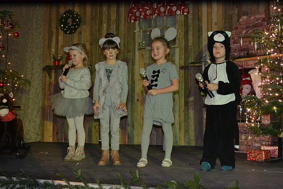 Grafika #45: VI Rodzinny Kiermasz Świąteczny