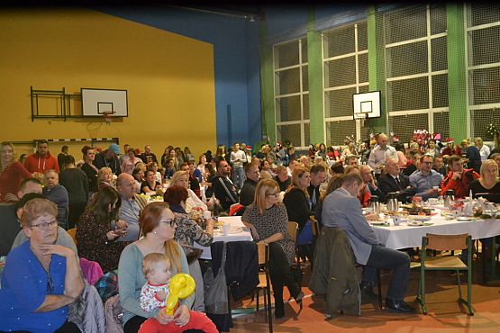 Grafika #70: VI Rodzinny Kiermasz Świąteczny