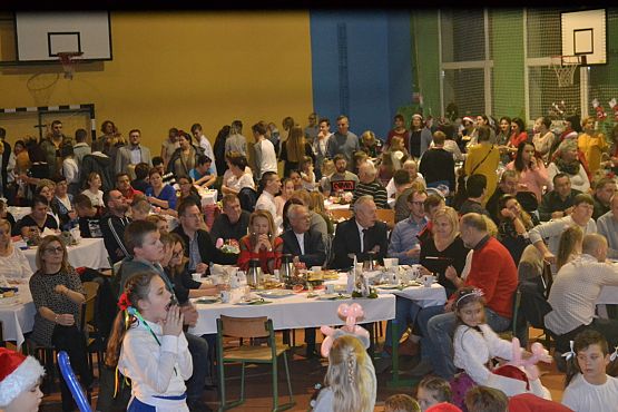 Grafika #74: VI Rodzinny Kiermasz Świąteczny