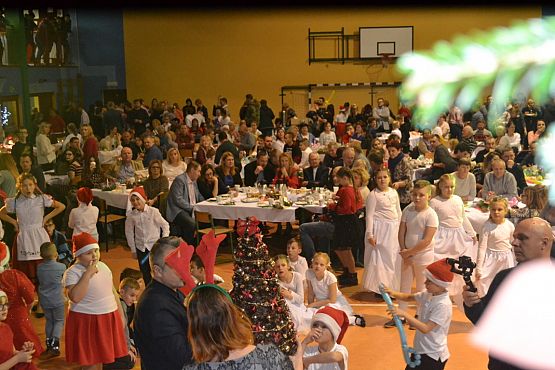 Grafika #77: VI Rodzinny Kiermasz Świąteczny