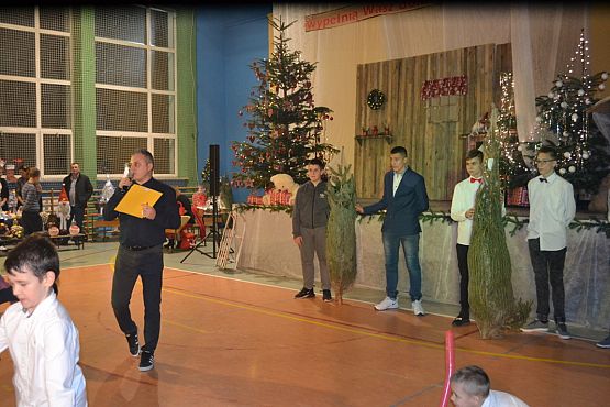 Grafika #107: VI Rodzinny Kiermasz Świąteczny