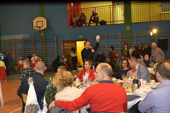 Grafika #113: VI Rodzinny Kiermasz Świąteczny