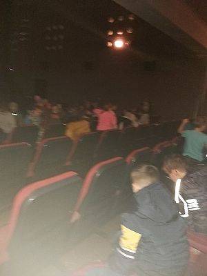 Grafika #8: Wycieczka do kina "Fregata" uczniów I-III.