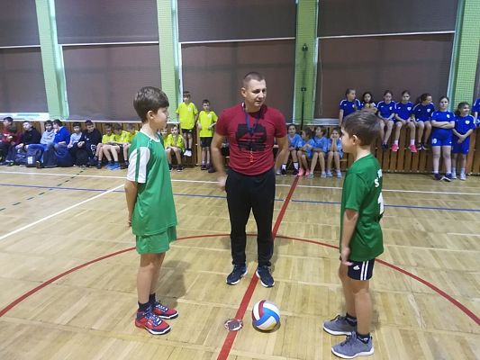 Grafika #1: Gminne zawody w dwa ognie usportowione.