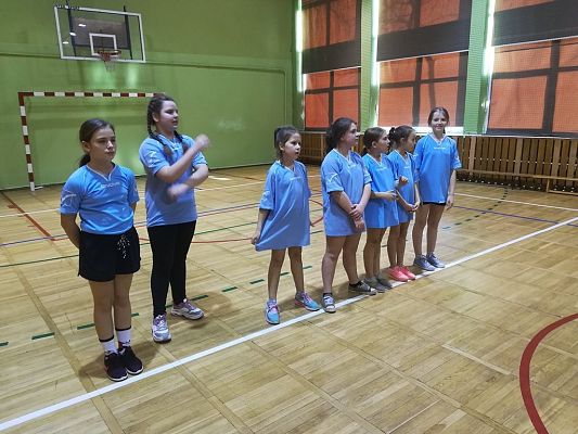 Grafika #2: Gminne zawody w dwa ognie usportowione.