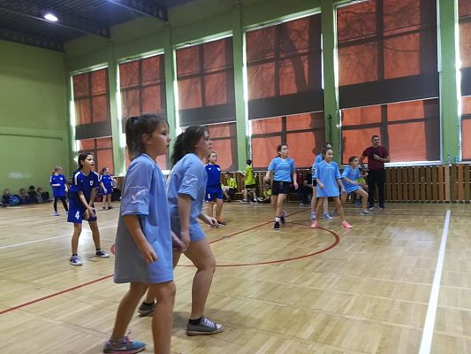 Grafika #0: Gminne zawody w dwa ognie usportowione.