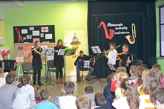 Grafika #12: Ilustracje muzyką malowane.