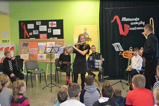 Grafika #17: Ilustracje muzyką malowane.