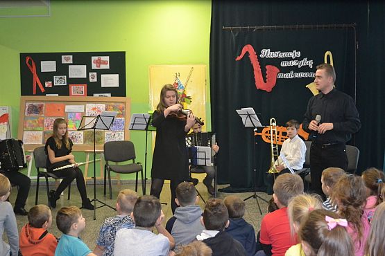 Grafika #18: Ilustracje muzyką malowane.