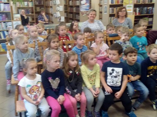 Grafika #8: Misiowe spotkanie w bibliotece