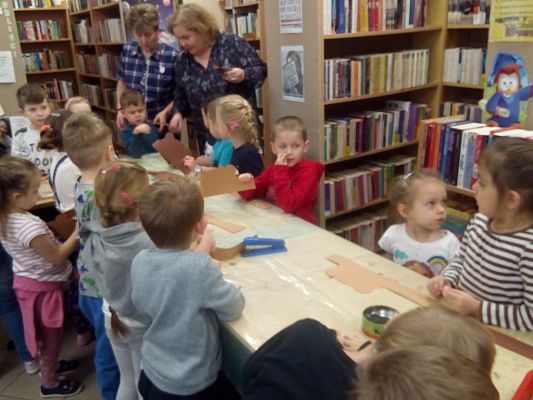 Grafika #5: Misiowe spotkanie w bibliotece