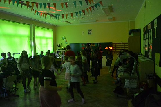 Grafika #2: Zabawa Andrzejkowa