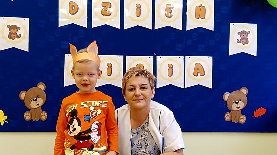 Grafika #7: Jesienny bal z misiem