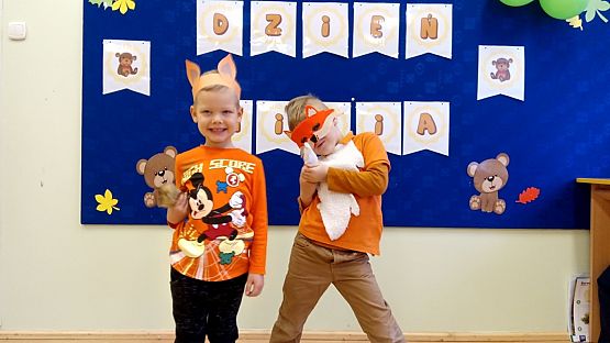 Grafika #3: Jesienny bal z misiem