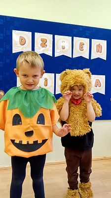 Grafika #4: Jesienny bal z misiem