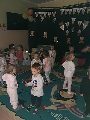 Grafika #4: Piżama party z okazji Dnia Pluszowego Misia