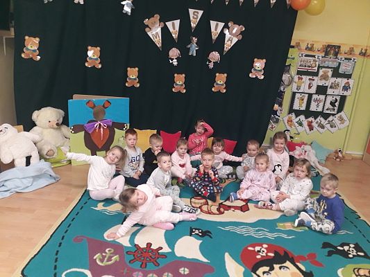 Grafika #0: Piżama party z okazji Dnia Pluszowego Misia