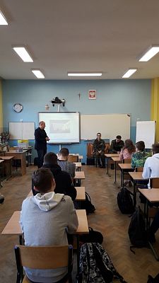 Grafika #1: Spotkanie z przedstawicielami szkoły ponadpodstawowej