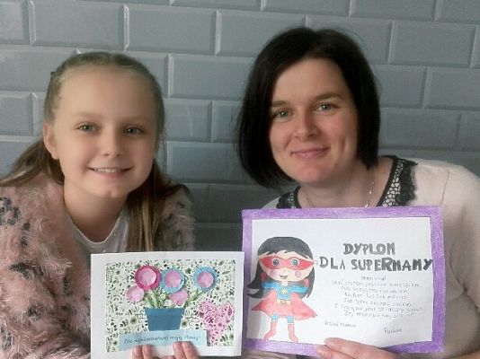 Grafika #5: 26 maja – Dzień Mamy