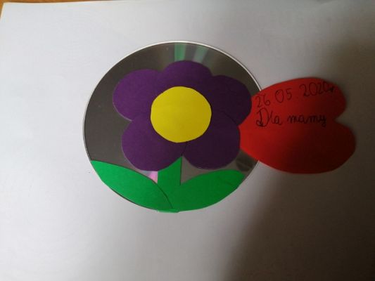 Grafika #11: 26 maja – Dzień Mamy