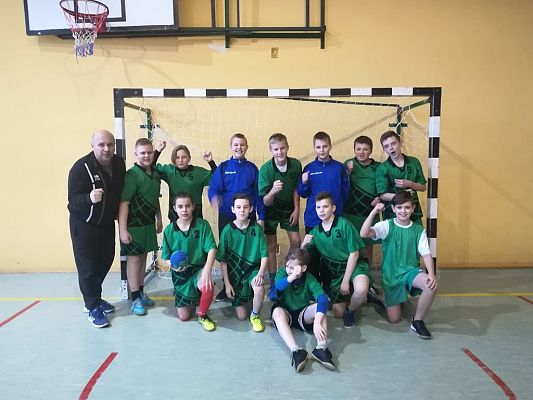 Grafika #0: Zawody gminne w piłce ręcznej Igrzyska Dzieci