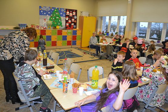 Grafika #6: Bal karnawałowy