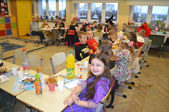 Grafika #7: Bal karnawałowy