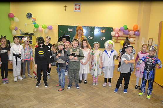 Grafika #5: Bal karnawałowy