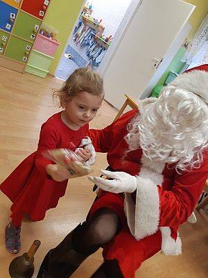 Grafika #4: Mikołajki w przedszkolu