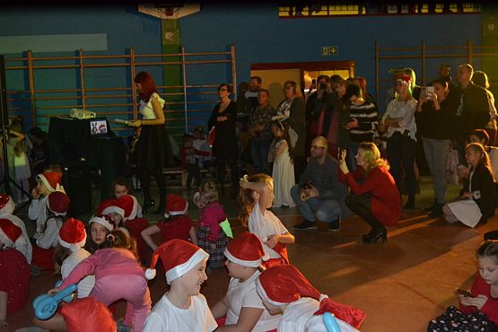 Grafika #44: VI Rodzinny Kiermasz Świąteczny